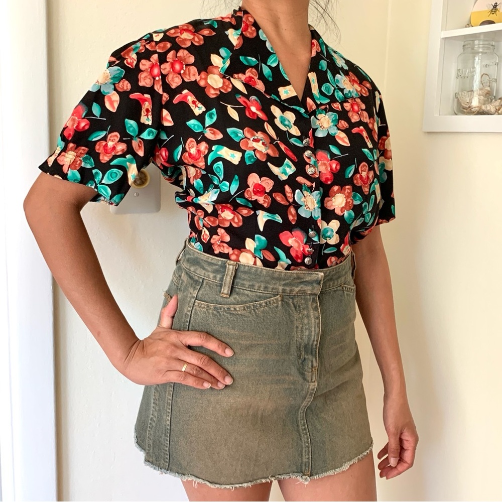 Y2K Kenneth Cole tinted denim jean skirt with frayed hem